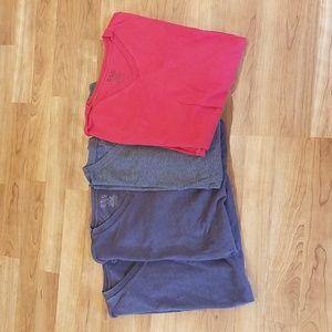 Men's bundle of four shirts 3 gray & 1 red v-neck size XL.